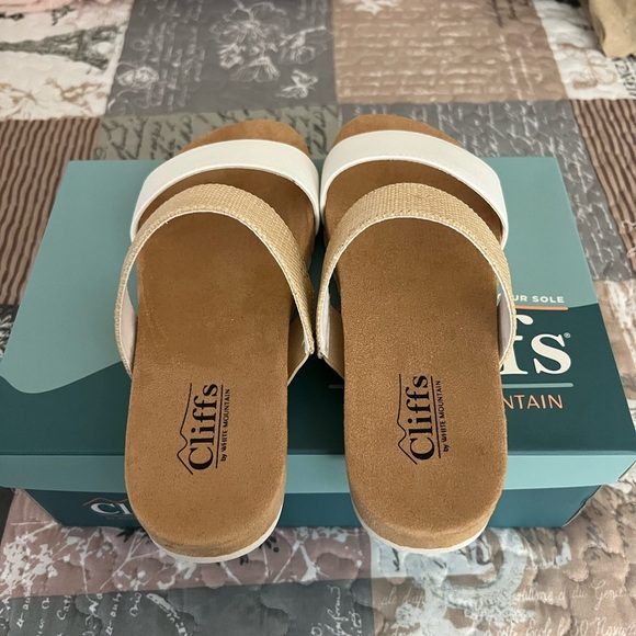 Cliffs by White Mountain Tahlie Tan and White Sandals - Picture 4 of 7